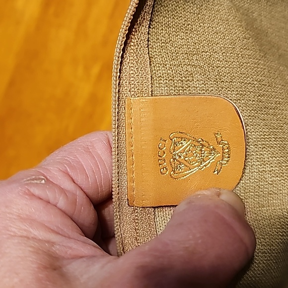 Gucci duffle and pouch. Comes with COA. - Picture 14 of 16